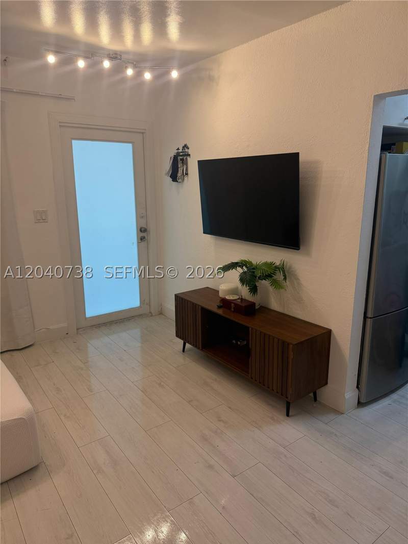 1 bedroom Condominium at 344 Meridian Ave 2B, 344 Meridian Ave Condo, Miami Beach — photo 4
