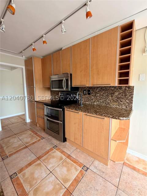 18051 Biscayne Blvd 1905, Aventura FL - photo 13 of 24