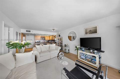 465 Ocean Dr 1009, Miami Beach FL - photo 14 of 31