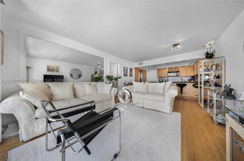 465 Ocean Dr 1009, Miami Beach FL - photo 16 of 31