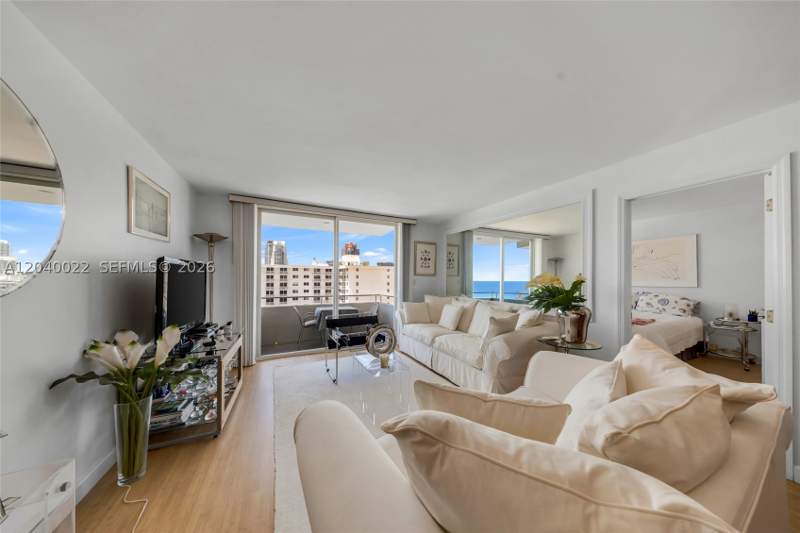 1 bedroom Condominium at 465 Ocean Dr 1009, Royal Atlantic Condo, Miami Beach — photo 3