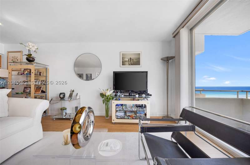 1 bedroom Condominium at 465 Ocean Dr 1009, Royal Atlantic Condo, Miami Beach — photo 4