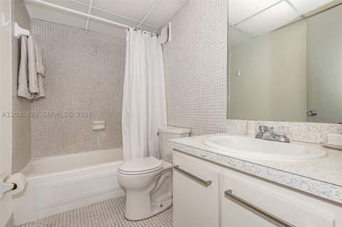 201 178th Dr 215, Sunny Isles Beach FL - photo 23 of 27