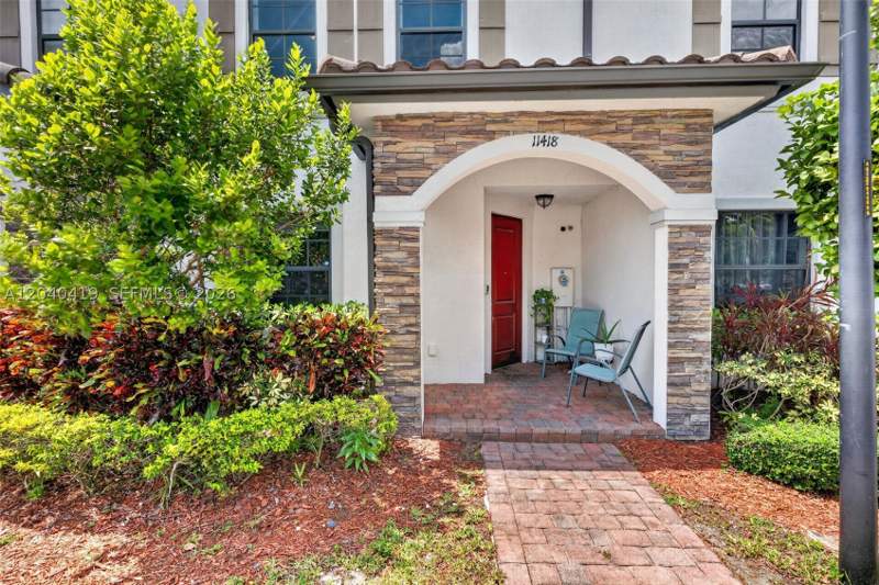 3 bedroom Townhouse at 11418 SW 250th St, Coco Palm Estates, Homestead — photo 2