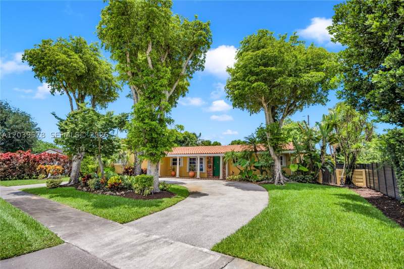 4 bedroom SingleFamilyResidence at 8701 SW 87th Ct, Snapper Creek Park Unit N, Miami — photo 2