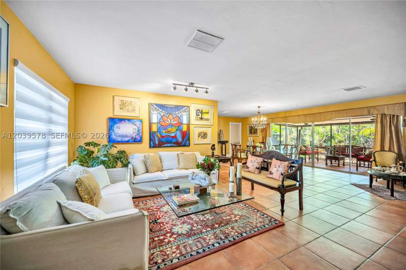 4 bedroom SingleFamilyResidence at 8701 SW 87th Ct, Snapper Creek Park Unit N, Miami — photo 4