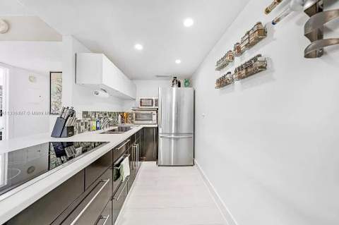 1881 Washington Avenue 2g, Miami Beach FL - photo 6 of 40