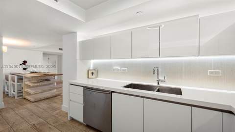 102 24 1545, Miami Beach FL - photo 16 of 54