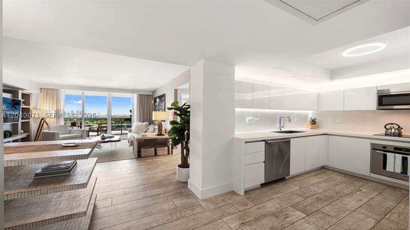 2 bedroom Condominium at 102 24 1545, 2399 Collins Avenue, Miami Beach — photo 2