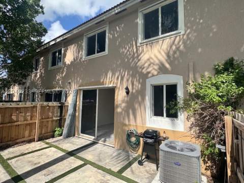 1019 SE 24th Ter, Homestead FL - photo 6 of 22
