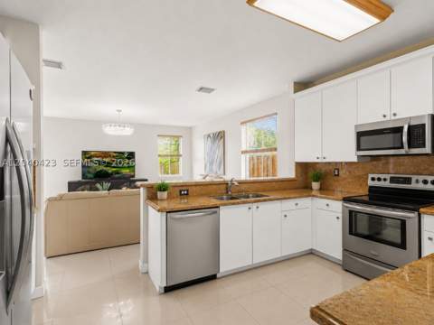 8542 NW 111th Ct, Doral FL - photo 12 of 26