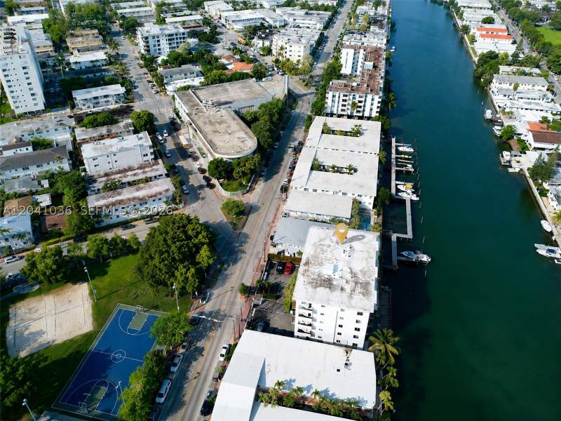 2 bedroom Condominium at 8024 Tatum Waterway Dr 2B, Creek Towers & Yacht Club, Miami Beach — photo 4