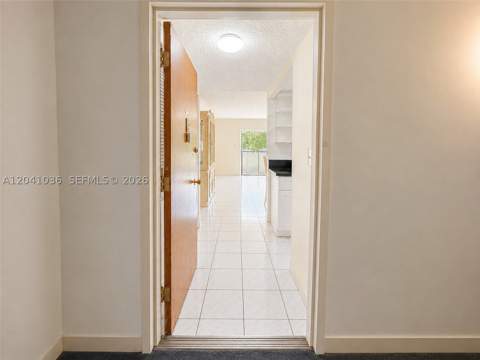 8024 Tatum Waterway Dr 2B, Miami Beach FL - photo 6 of 21