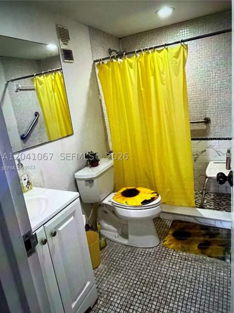 1825 W 44th Pl 707, Hialeah FL - photo 7 of 12