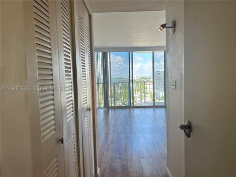 7601 E Treasure Dr 2104, North Bay Village FL - photo 22 of 45