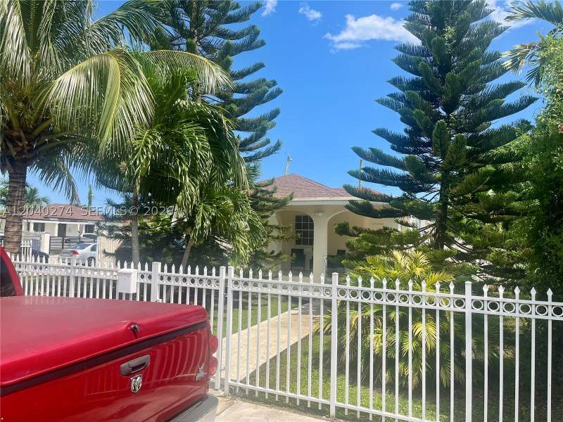 2 bedroom SingleFamilyResidence at 521 NW 32nd Pl, Blake Sub, Miami — photo 2