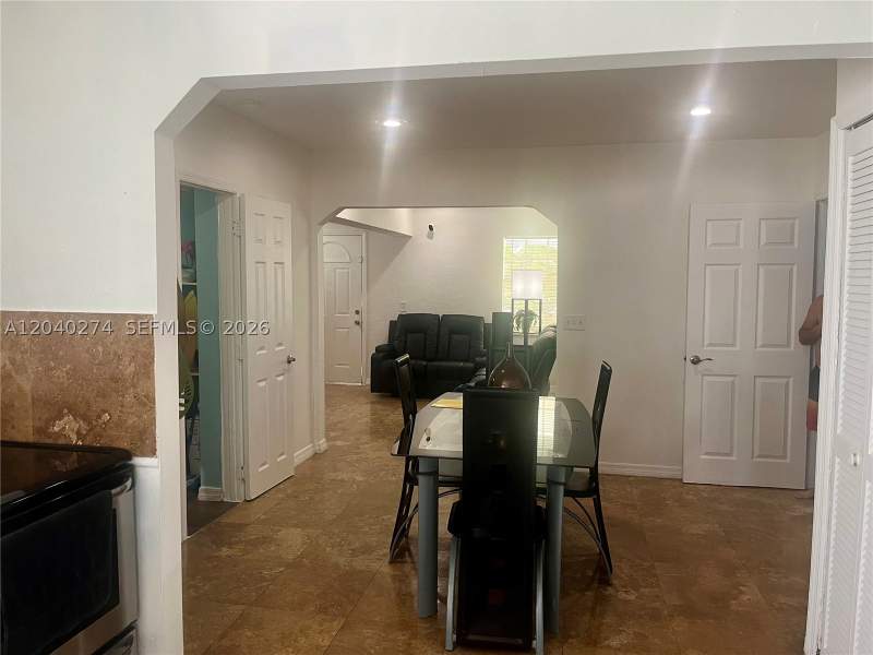 2 bedroom SingleFamilyResidence at 521 NW 32nd Pl, Blake Sub, Miami — photo 4