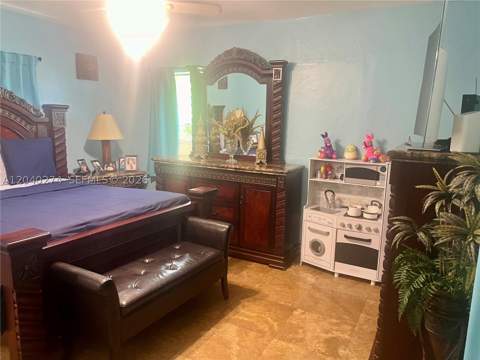521 NW 32nd Pl, Miami FL - photo 6 of 11
