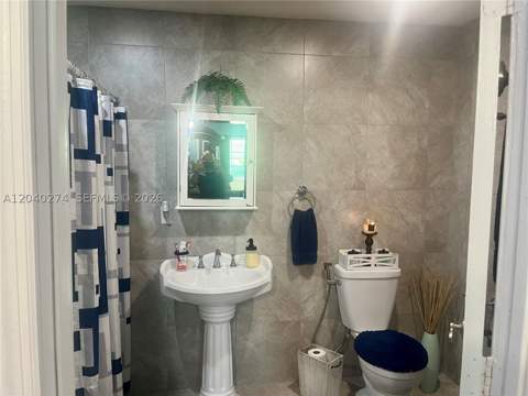 521 NW 32nd Pl, Miami FL - photo 7 of 11