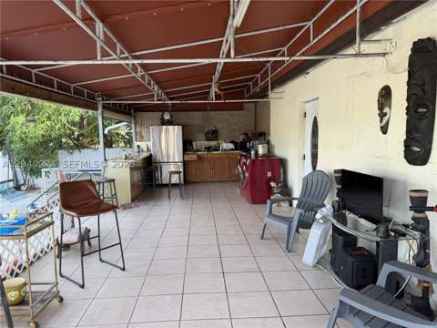 521 NW 32nd Pl, Miami FL - photo 9 of 11