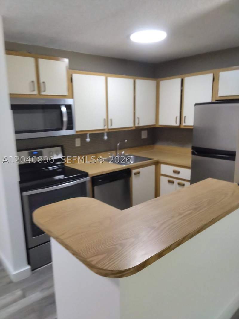 2 bedroom Condominium at 15530 SW 80th St C-306, The Courts At Kendall Con, Miami — photo 3