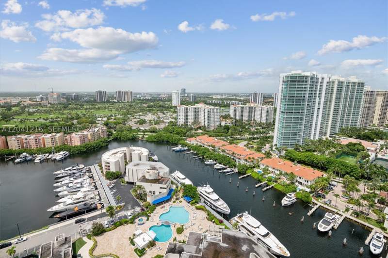 1 bedroom Condominium at 19707 Turnberry Way Phc, Turnberry Isle Condo, Aventura — photo 3