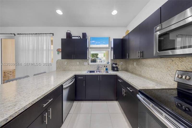 4 bedroom Townhouse at 24637 SW 117th Ave, Summerville Sub, Homestead — photo 3