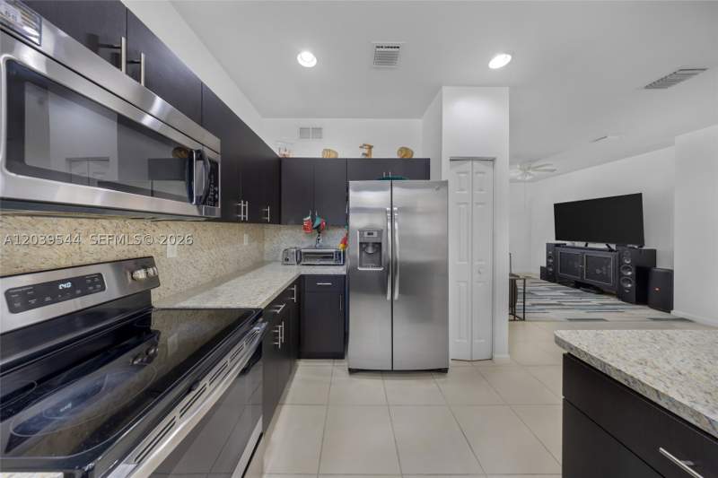 4 bedroom Townhouse at 24637 SW 117th Ave, Summerville Sub, Homestead — photo 4