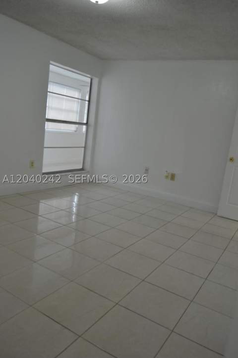 1910 W 56th St 3312, Hialeah FL - photo 8 of 29