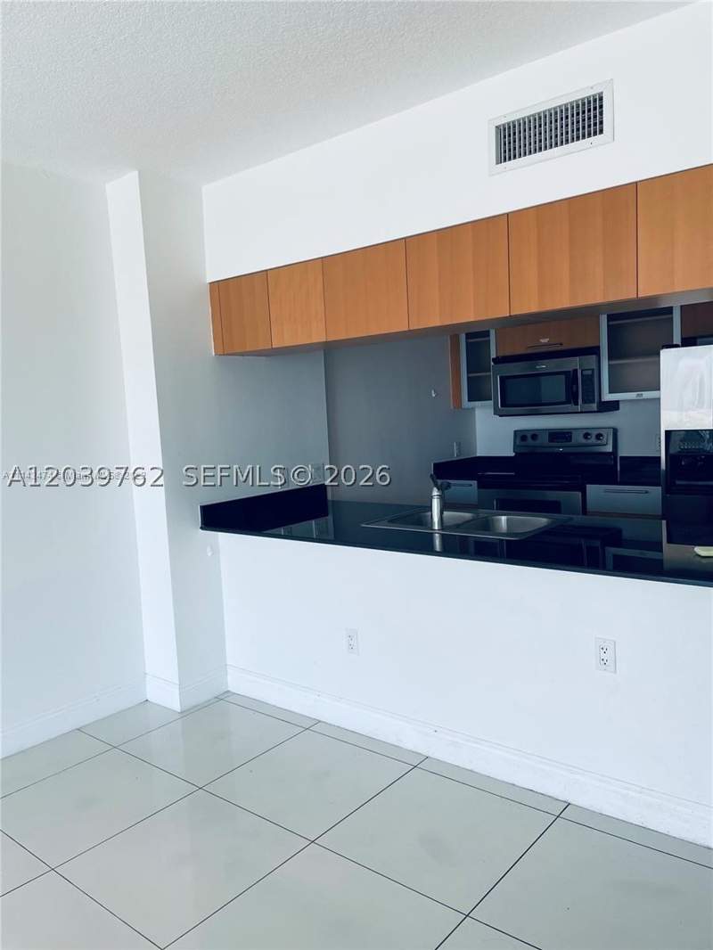 1 bedroom Condominium at 1750 N Bayshore Dr 2112, Opera Tower Condo, Miami — photo 3