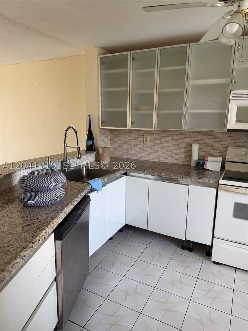 2 bedroom Condominium at 1750 NE 191st St 627-4, Jade Winds Group-Daisy GA, Miami — photo 3
