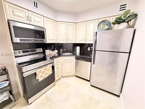 5225 Collins Ave 914, Miami Beach FL - photo 15 of 55