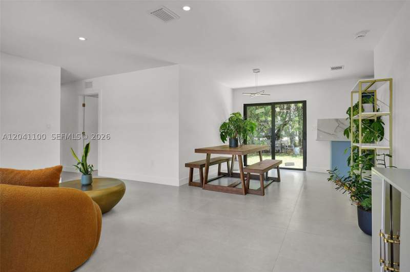 4 bedroom SingleFamilyResidence at 211 Washington Dr, Golden Gate, Coral Gables — photo 3