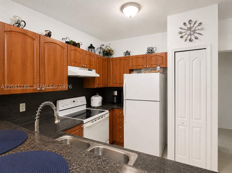 2 bedroom Condominium at 7250 NW 177th St 200-16, Shoma Homes At Country Cl, Hialeah — photo 5