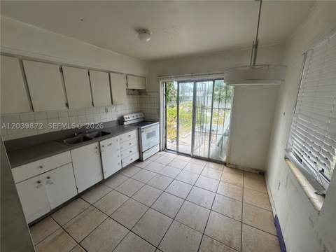 3320 NW 87th Ter, Miami FL - photo 6 of 10