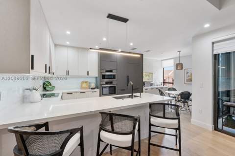 718 Valencia Ave 403, Coral Gables FL - photo 17 of 44
