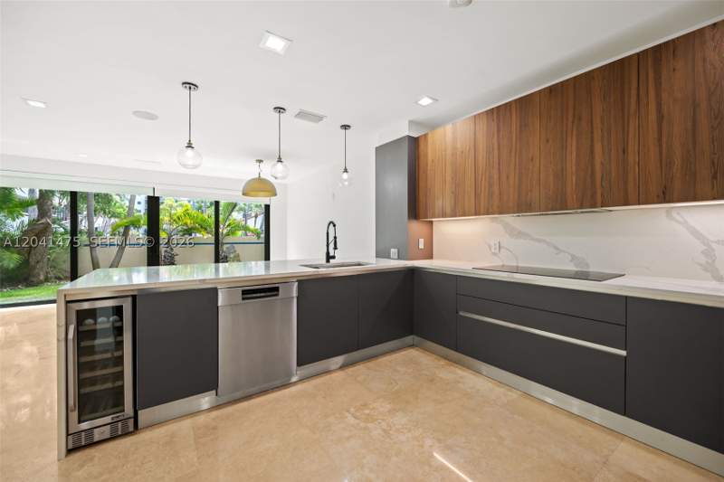 4 bedroom Townhouse at 21387 Marina Cove Cir 12-F, Marina Cove At Harbor Vil, Aventura — photo 5
