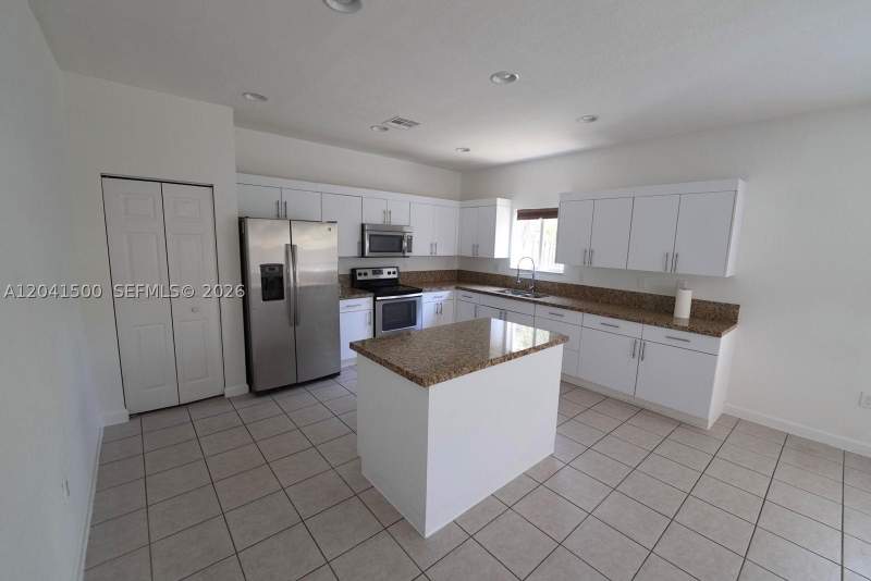 4 bedroom SingleFamilyResidence at 8836 SW 221 Terr, Lakes By The Bay Kaye, Miami — photo 5