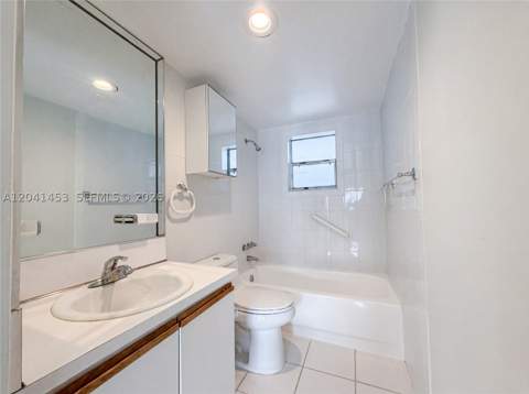 200 Galen Dr 202, Key Biscayne FL - photo 10 of 16