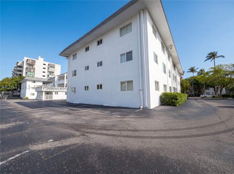 1 bedroom Condominium at 200 Galen Dr 202, Galen Drive West Condomin, Key Biscayne — photo 5