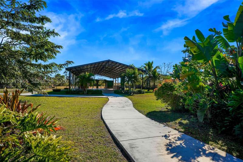 3 bedroom SingleFamilyResidence at 13201 SW 197th Ave, Redlands, Miami — photo 3