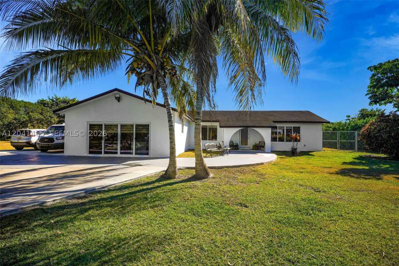 3 bedroom SingleFamilyResidence at 13201 SW 197th Ave, Redlands, Miami — photo 4