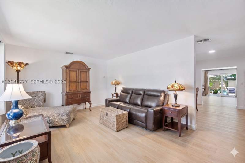 4 bedroom SingleFamilyResidence at 9241 SW 183rd Ter, Bel Aire Sec 16, Palmetto Bay — photo 2