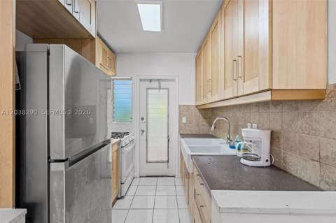 7840 Harding Ave 3, Miami Beach FL - photo 12 of 15