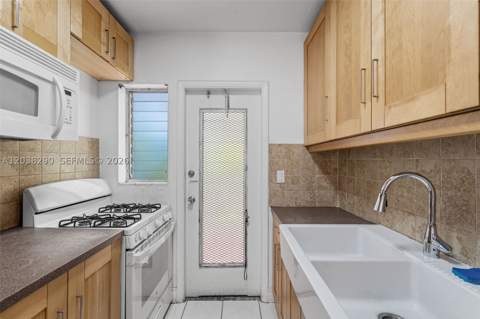7840 Harding Ave 3, Miami Beach FL - photo 14 of 15