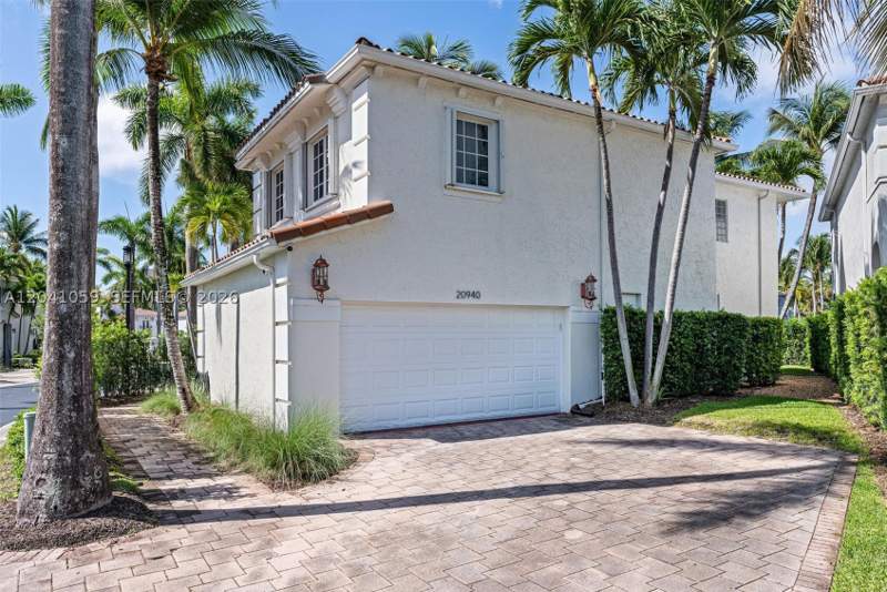 3 bedroom SingleFamilyResidence at 20940 NE 31st Pl, Aventura Lakes Phase 1, Aventura — photo 2