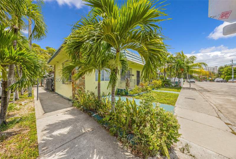 3 bedroom SingleFamilyResidence at 1477 NW 2nd St, Lawrence Estate Land Co, Miami — photo 3