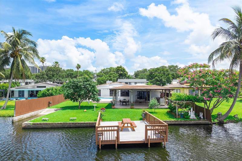 5 bedroom SingleFamilyResidence at 2531 NE 195th St, ENCHANTED LAKE, Miami — photo 5