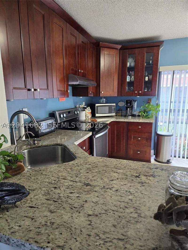2 bedroom Condominium at 2174 W 60th St 17205, Hialeah Club Villas Condo, Hialeah — photo 5