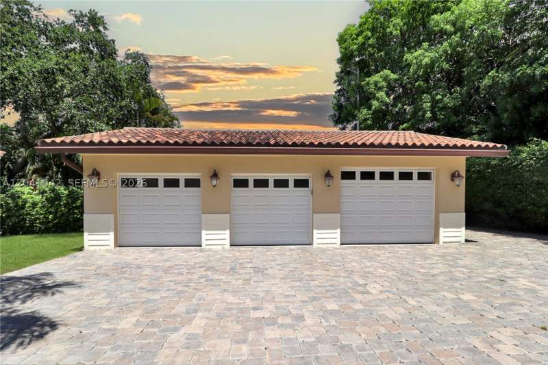 5 bedroom SingleFamilyResidence at 15144 SW 72nd Ct, Old Cutler Estates Sec 4, Palmetto Bay — photo 4